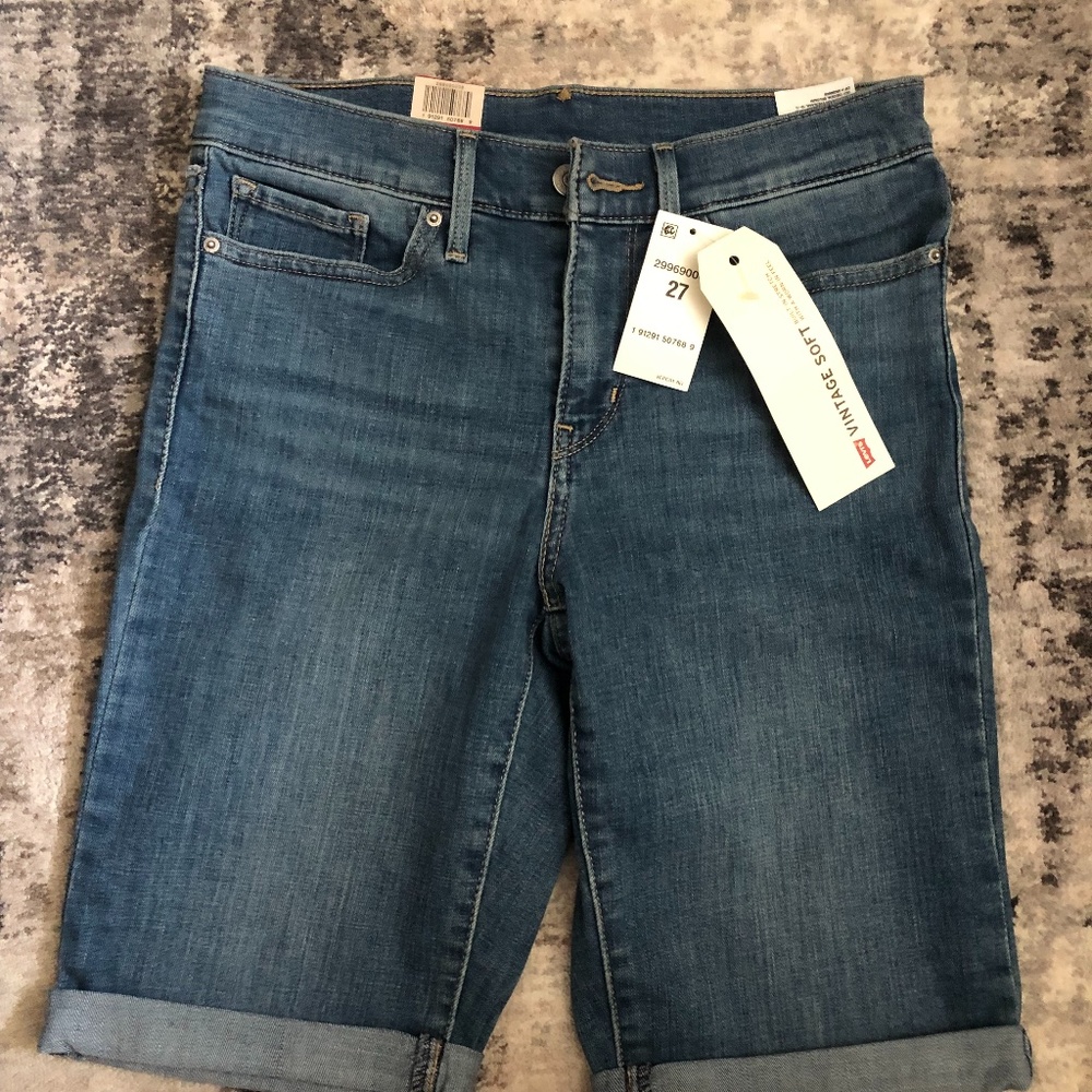 NWT Ladies Levi Bermuda Short Size 27 Vintage Soft